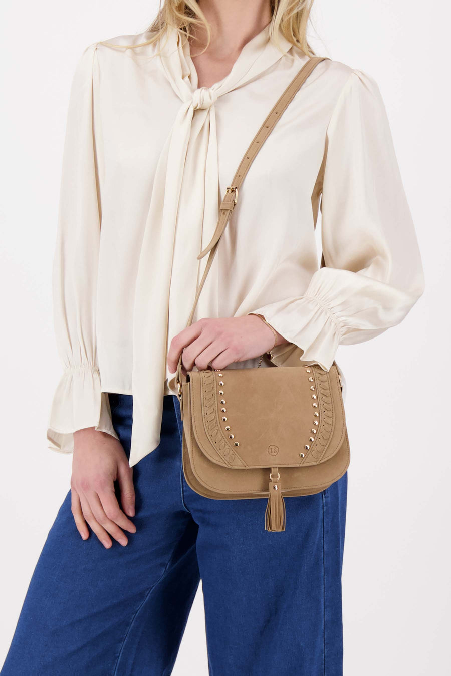 bag with tassel studs | beige