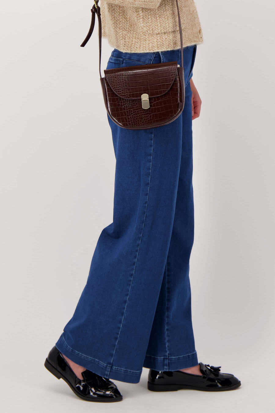 shoulder bag with gold closure in croco texture | chocolate brown