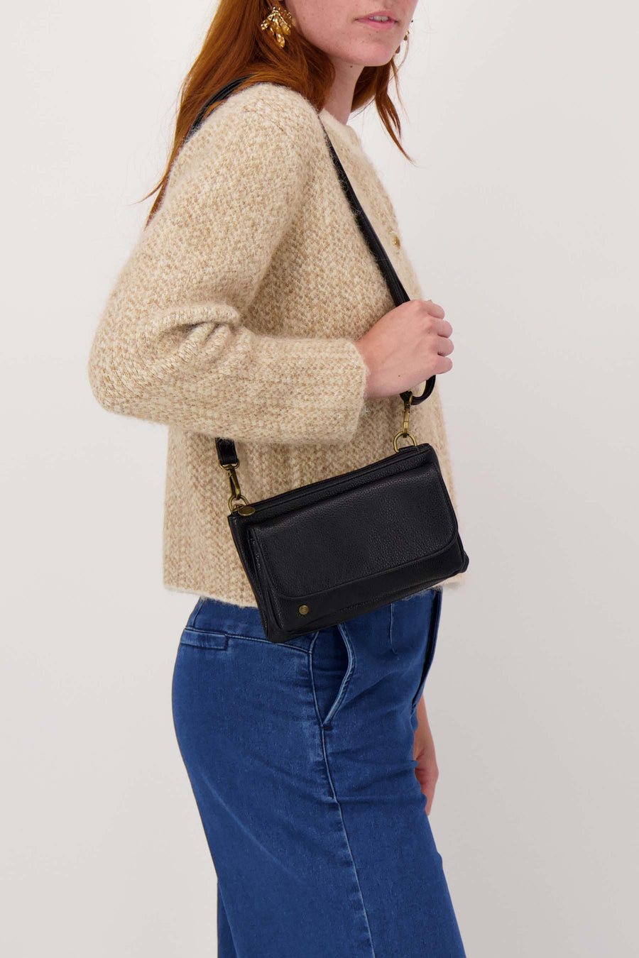 shoulder bag with flap | black