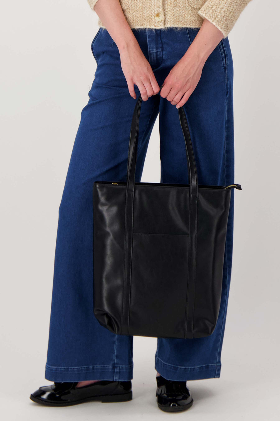 shoulder bag with front pocket | black