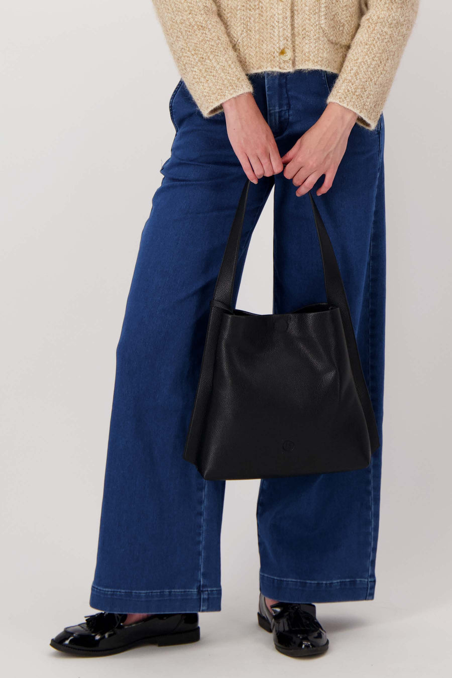 shoulder bag with nice strap detail + make up bag | black