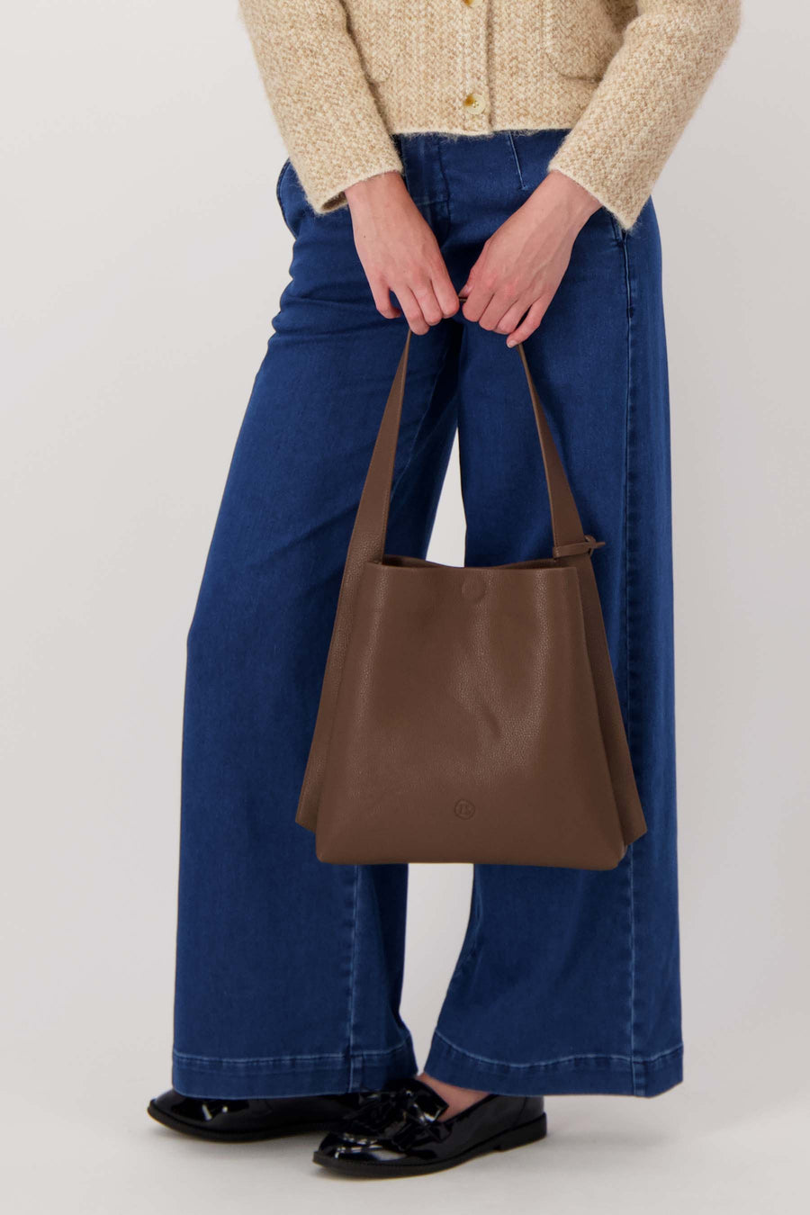 shoulder bag with nice strap detail + make up bag | brown