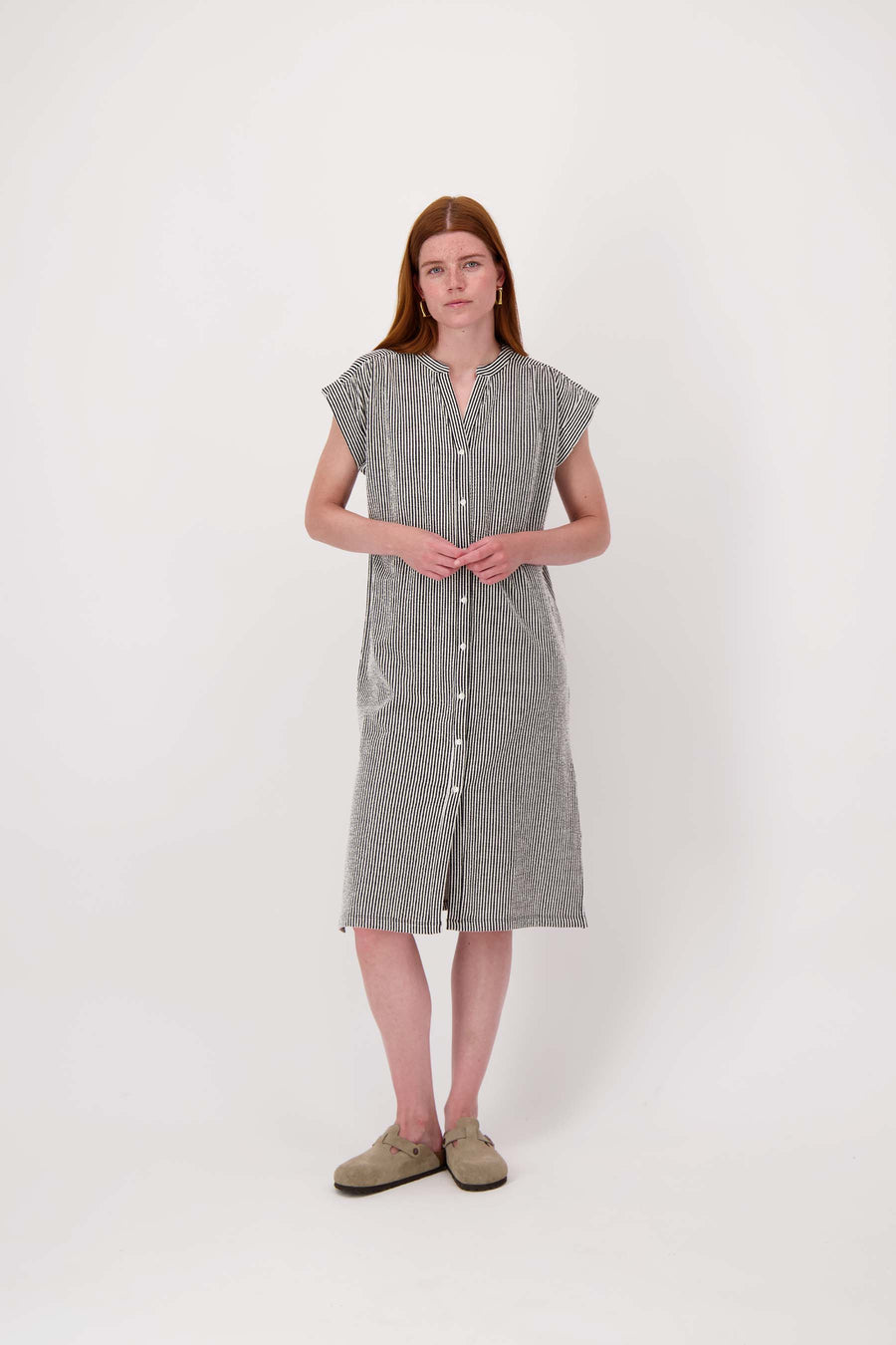 striped button-down dress with short sleeves | off-white / black
