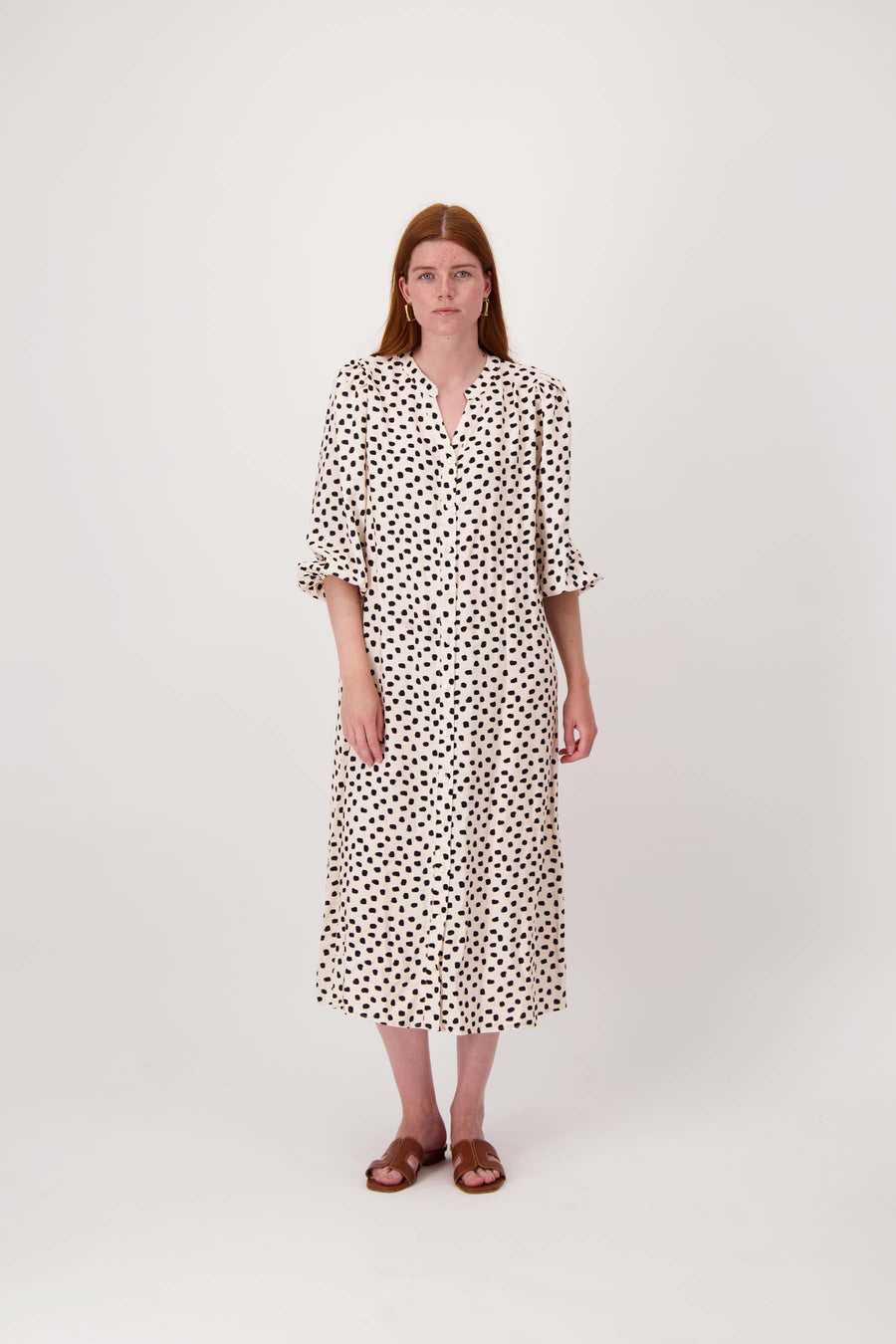 dress with polka dot print short sleeves | off-white / black