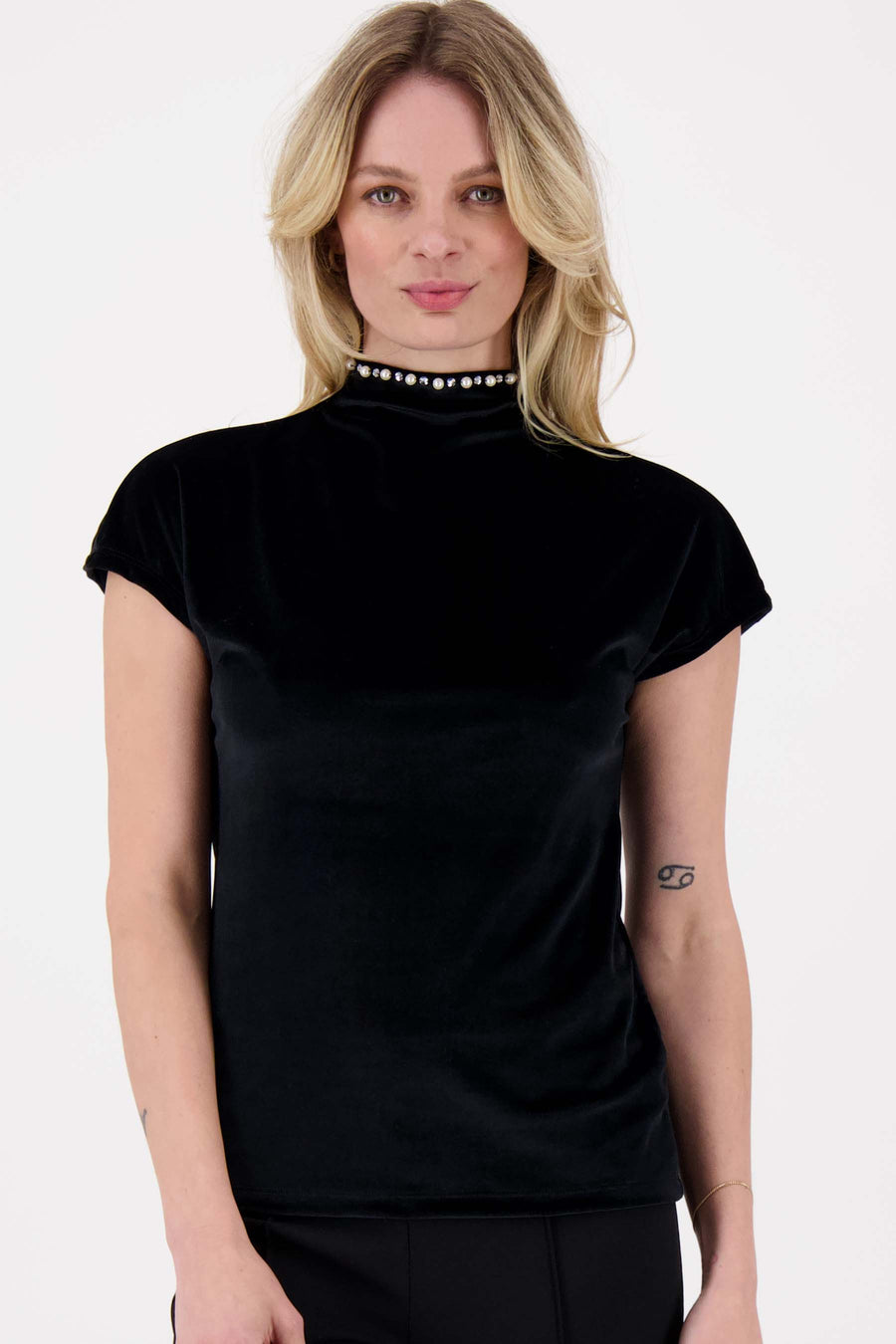 turtle top with pearls | black