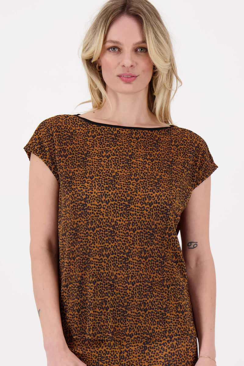 panther print plisse top | camel