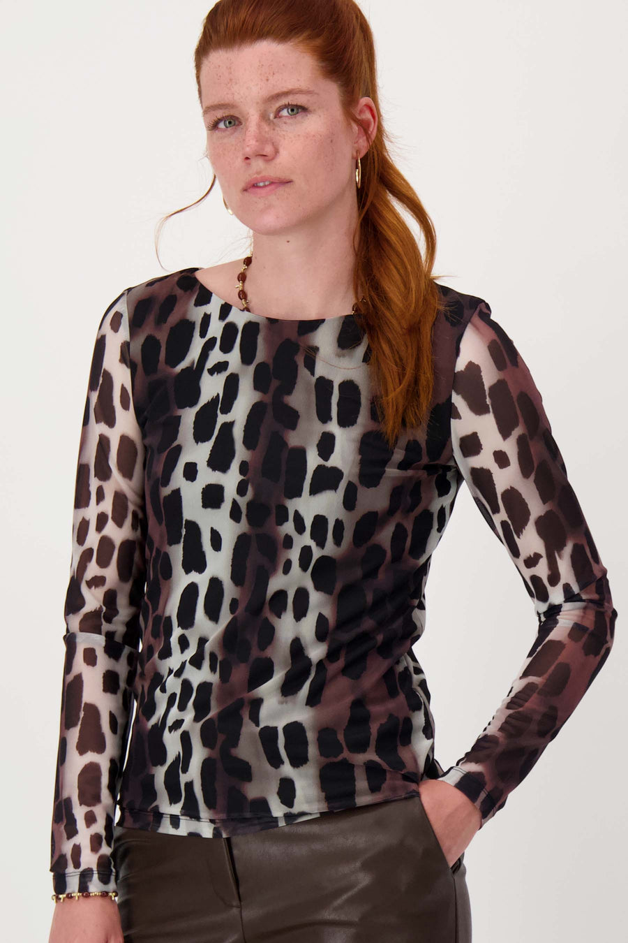 mesh top with giraffe print and boat neck | multicolor