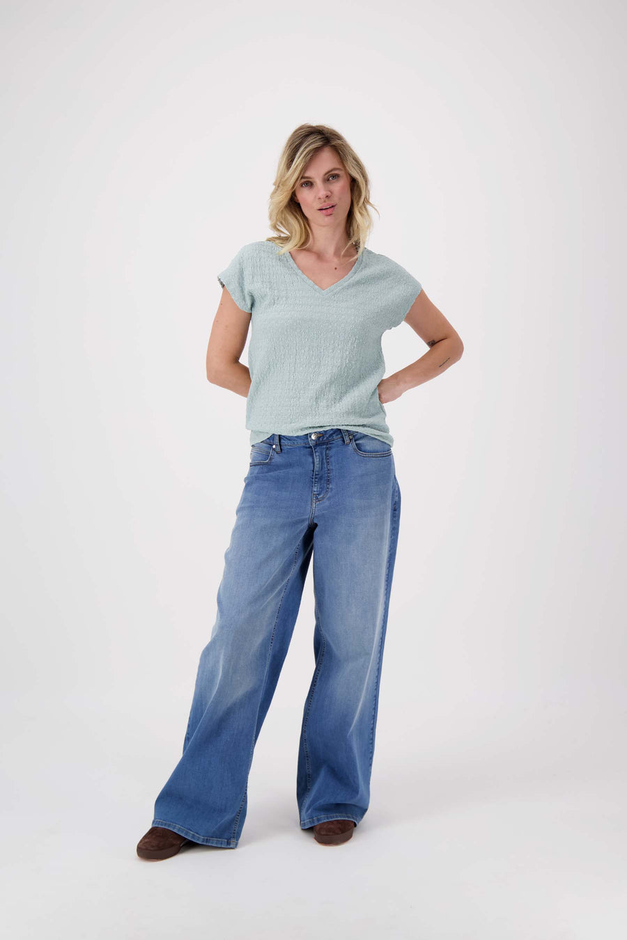 V neck top in crinkle fabric | grayish blue