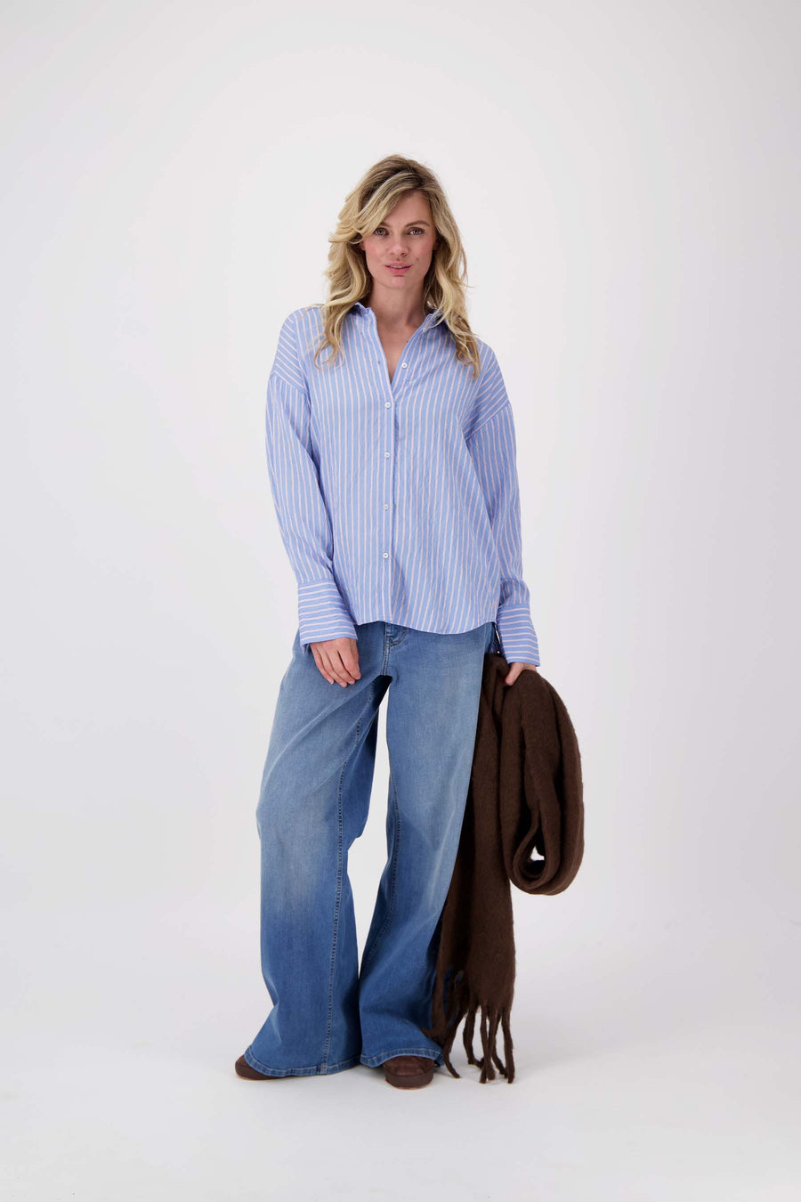 striped blouse | blue / white