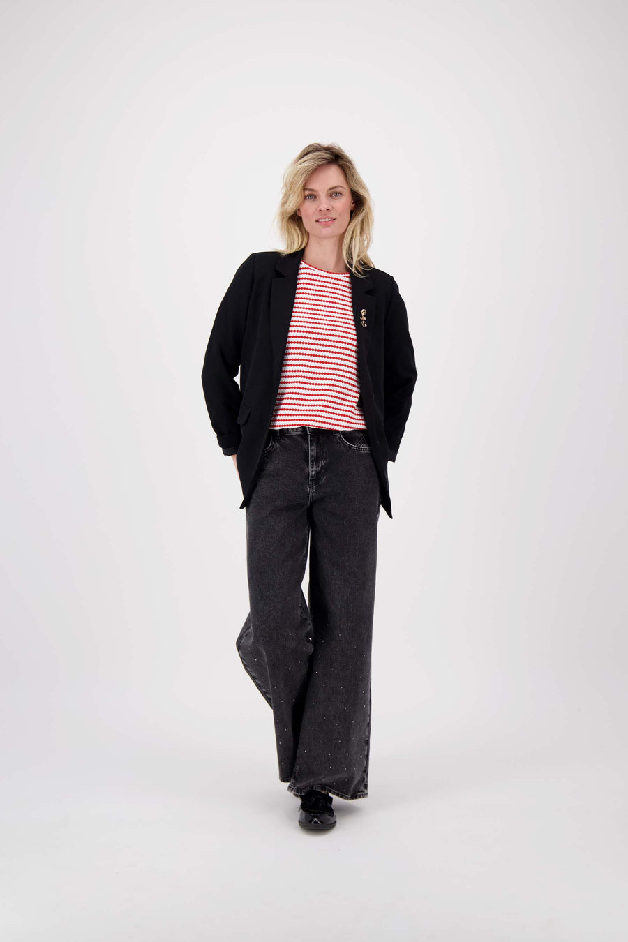 puff sleeve top with stripe in textured material | off white / red