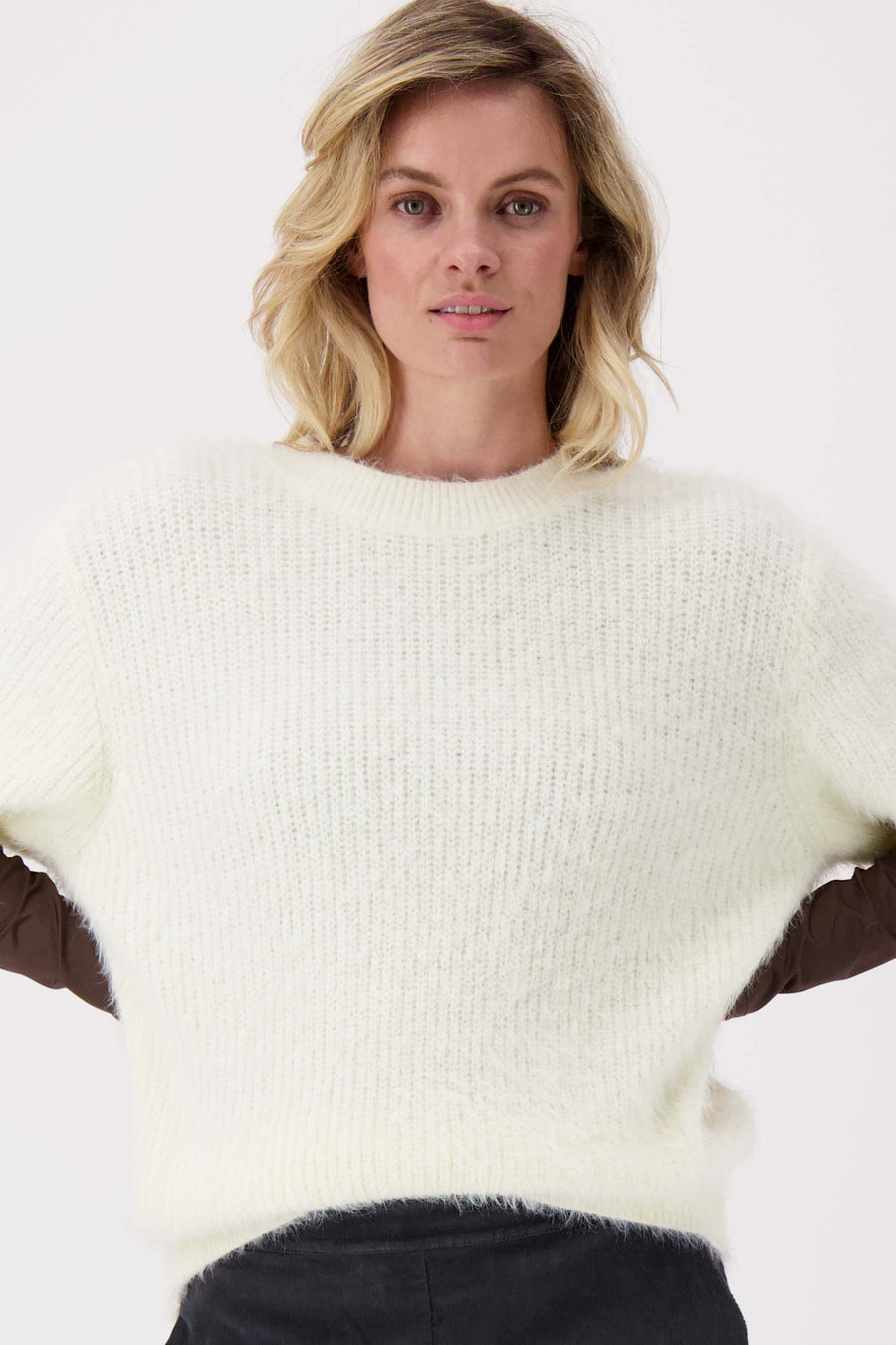 fluffy sweater with round neck | off white