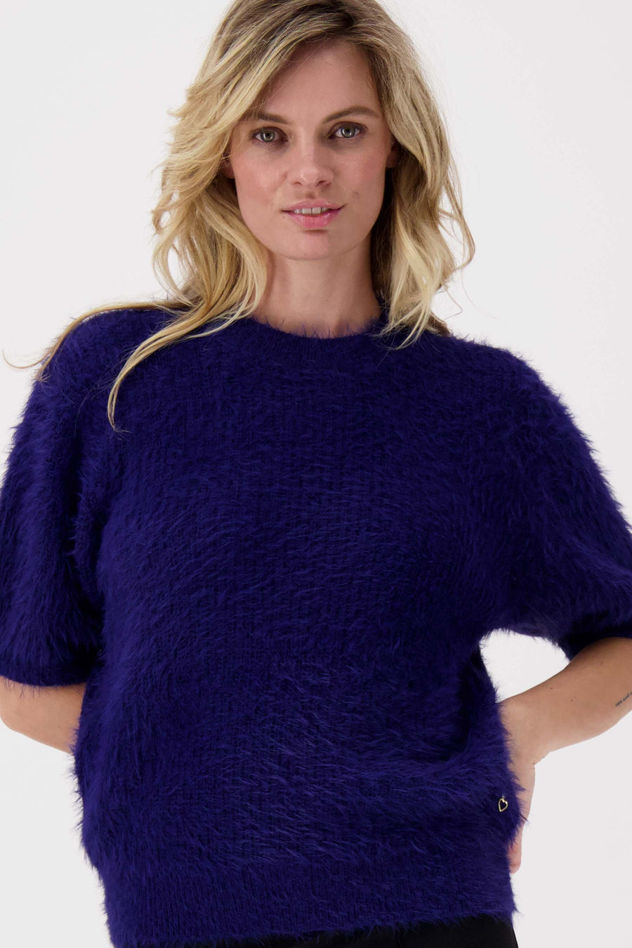 round neck fluffy sweater | night blue