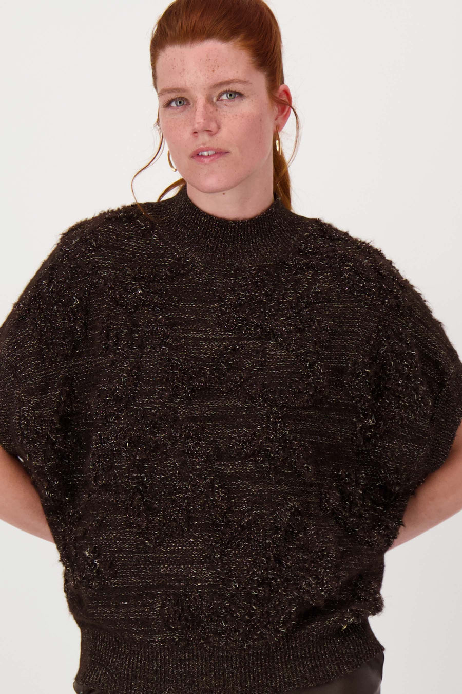 sleeveless sweater with lurex jacquard | chocolate brown / gold