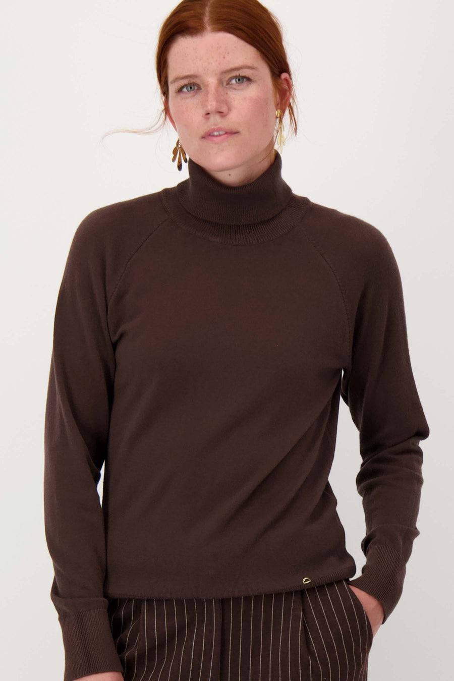 fine knit turtleneck | chocolate brown
