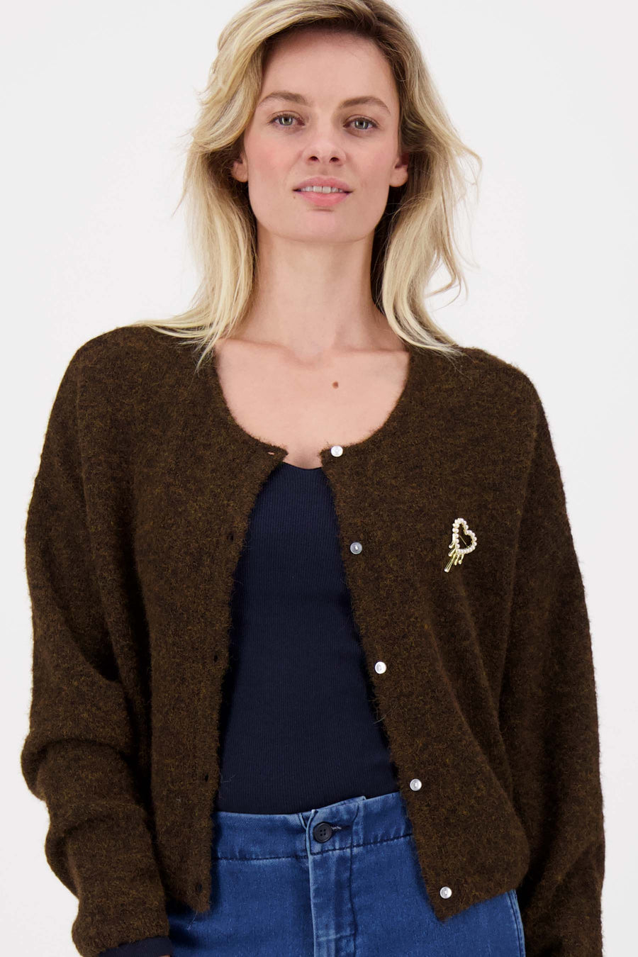 basic cardigan with brooch | chocolate brown