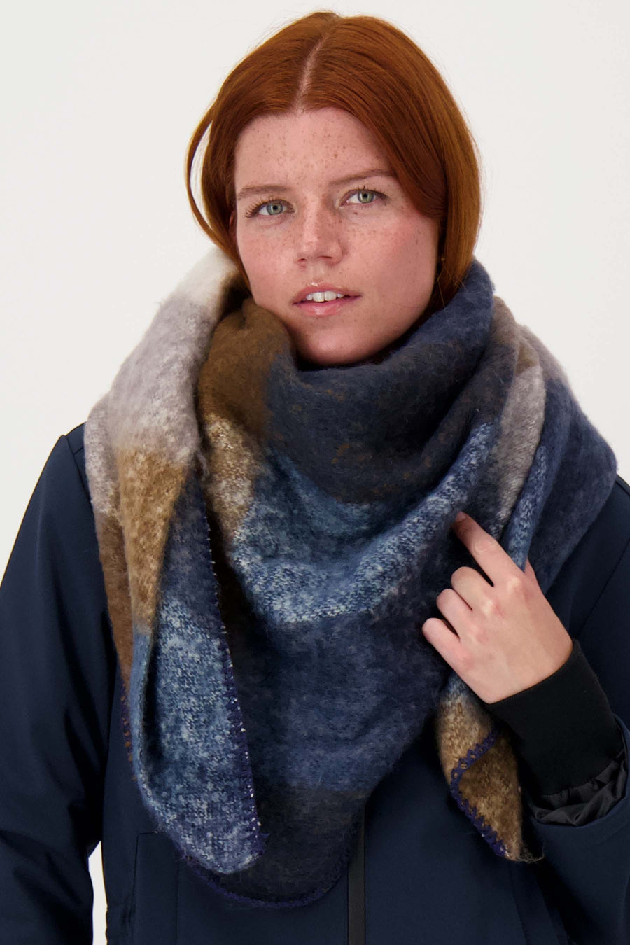 triangle scarf with plaid | navy