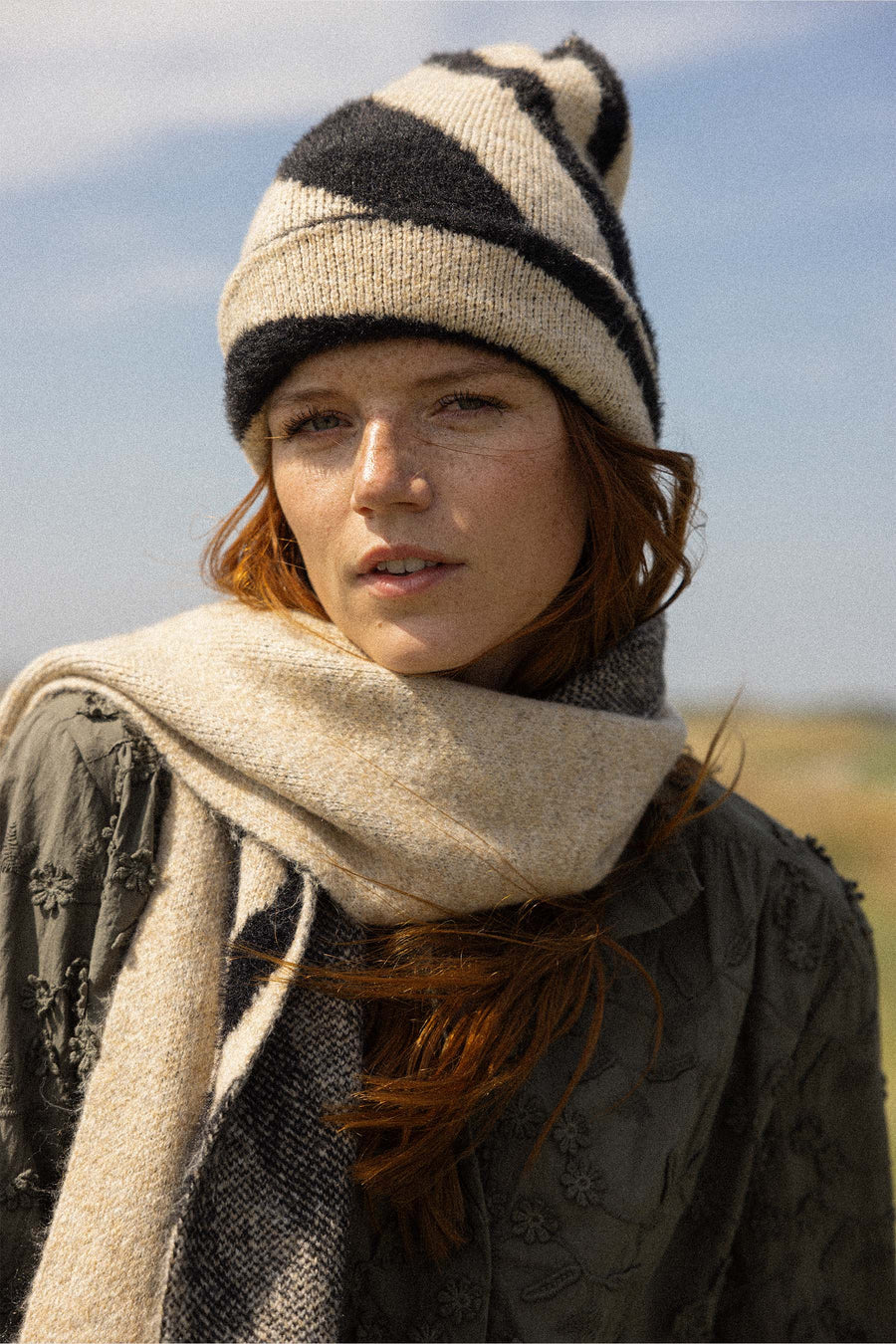 knit hat with zebra pattern double | black / kit