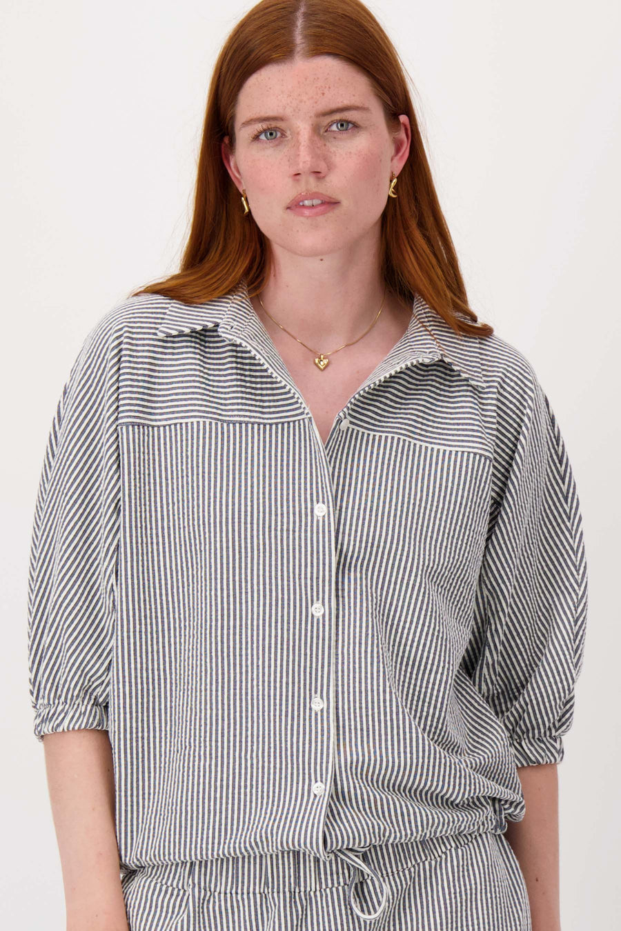 striped blouse made of textured fabric | summer navy / off-white