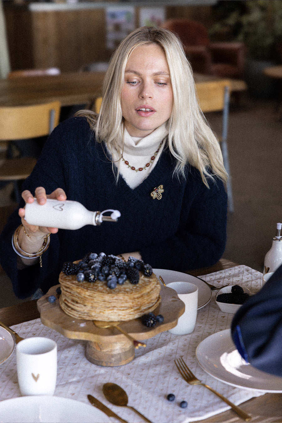 oil/vinegar bottle ceramic heart | sand