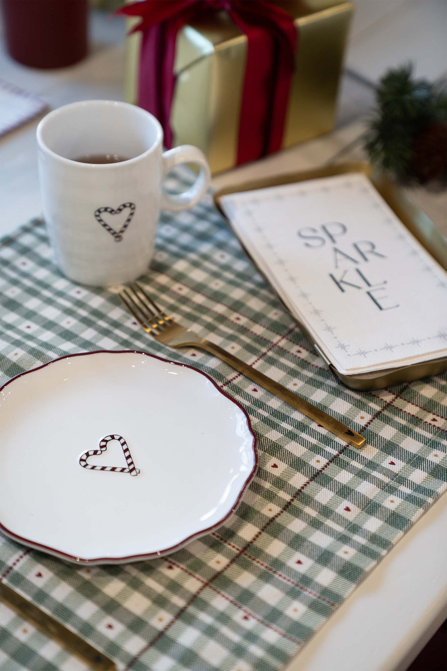 serving bowl heart white/dark red | white/dark red